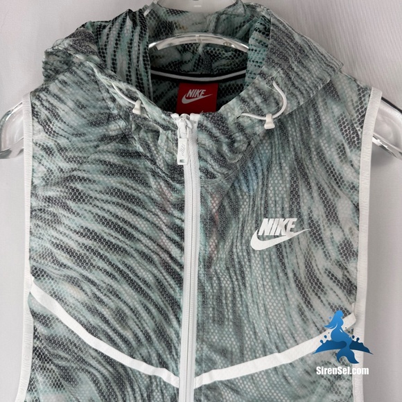 1149 NWT Nike Tech Hyperfuse Vest - Size M – Light Aqua/Gray - Picture 3 of 16